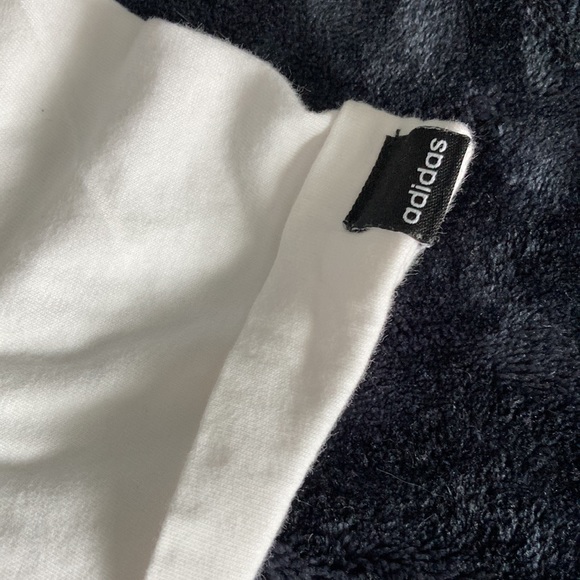 Adidas woman’s small tee - Picture 3 of 4